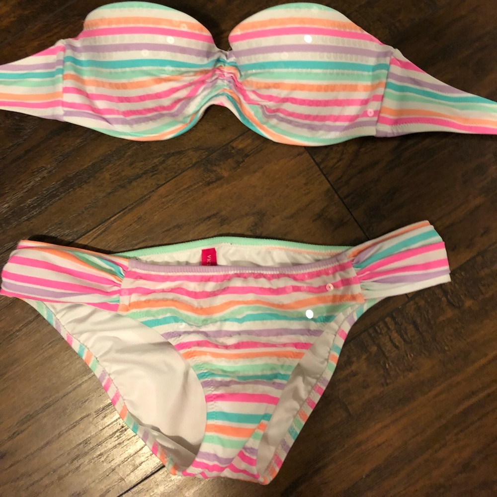 Victoria’s Secret bikini